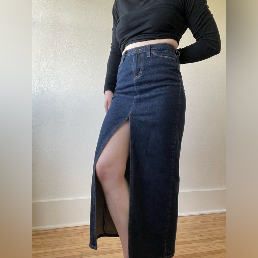 GAP Vintage Dark Wash Jean Skirt - Picture 2 of 10